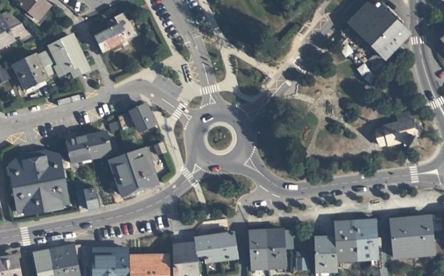 Vue aérienne du Rond-point anonyme n°946362121