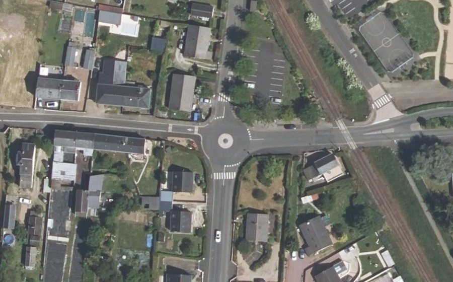 Vue aérienne du Rond-point anonyme n°946739914