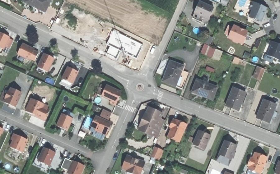Vue aérienne du Rond-point anonyme n°946944415