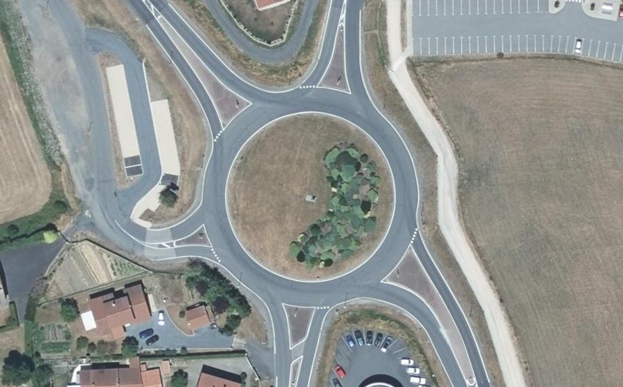 Vue aérienne du Rond-point anonyme n°94702445