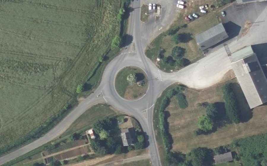 Vue aérienne du Rond-point anonyme n°94712474