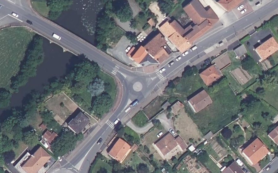 Vue aérienne du Rond-point anonyme n°947125521
