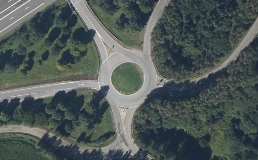 Vue aérienne du Rond-point anonyme n°94739652