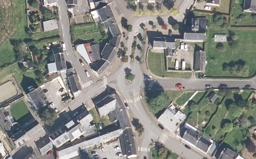 Vue aérienne du Rond-point anonyme n°94747432