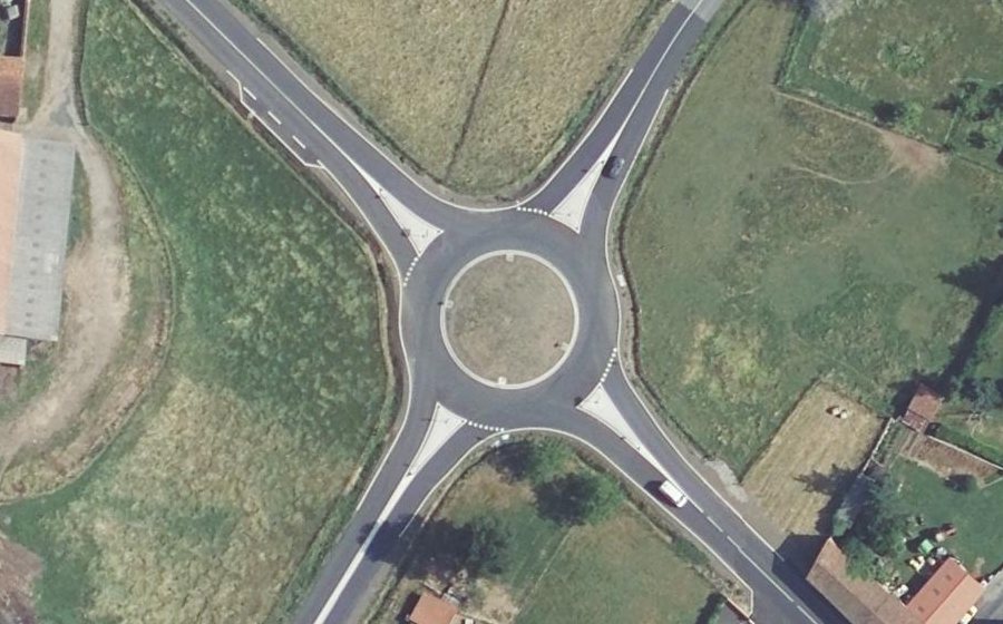 Vue aérienne du Rond-point anonyme n°94748597