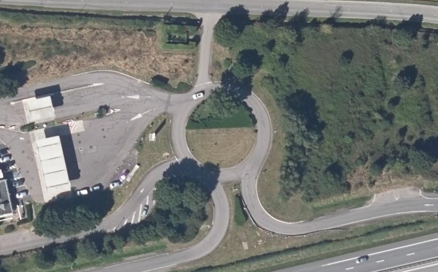 Vue aérienne du Rond-point anonyme n°94759592