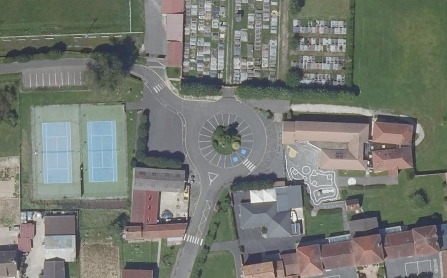 Vue aérienne du Rond-point anonyme n°947735294