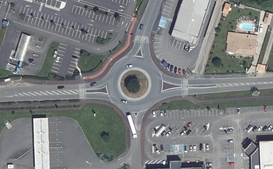Vue aérienne du Rond-point anonyme n°94784338