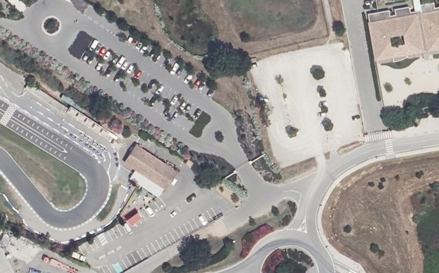 Vue aérienne du Rond-point anonyme n°947914399