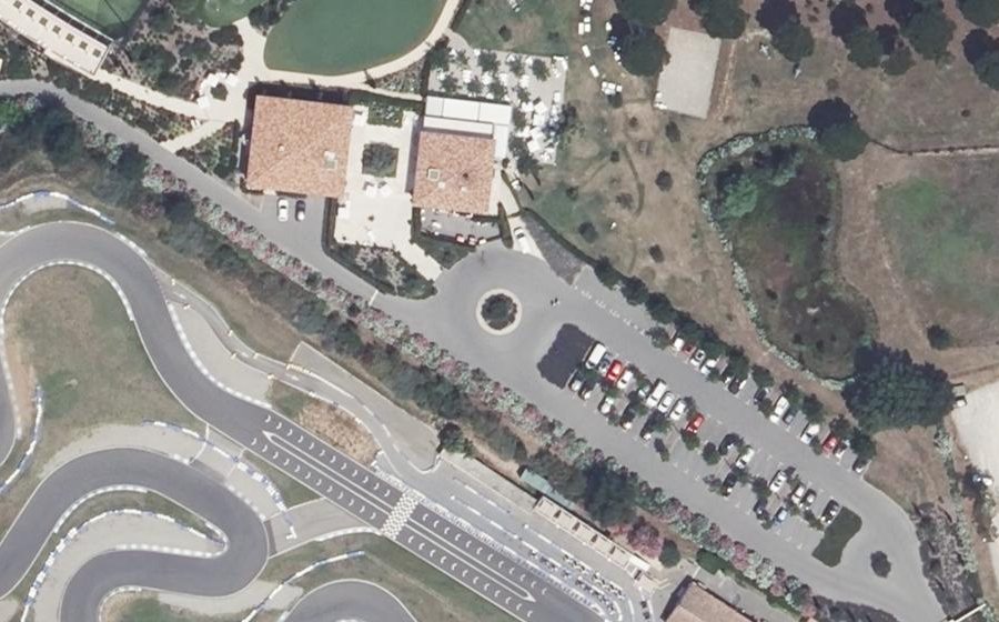 Vue aérienne du Rond-point anonyme n°947914400