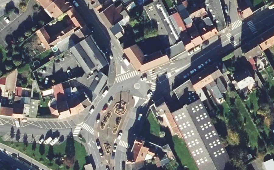 Vue aérienne du Rond-point anonyme n°947931327