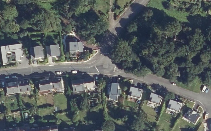 Vue aérienne du Rond-point anonyme n°94820629