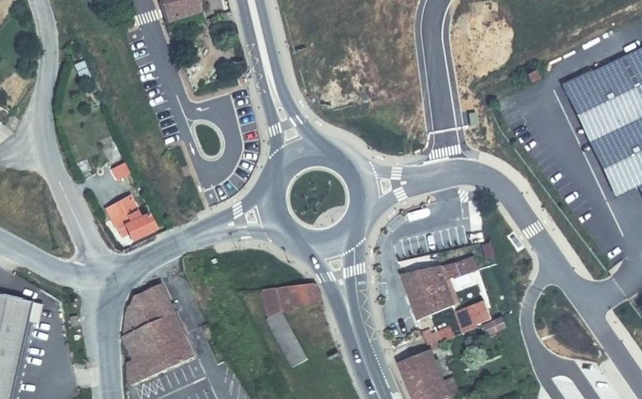 Vue aérienne du Rond-point anonyme n°948369632