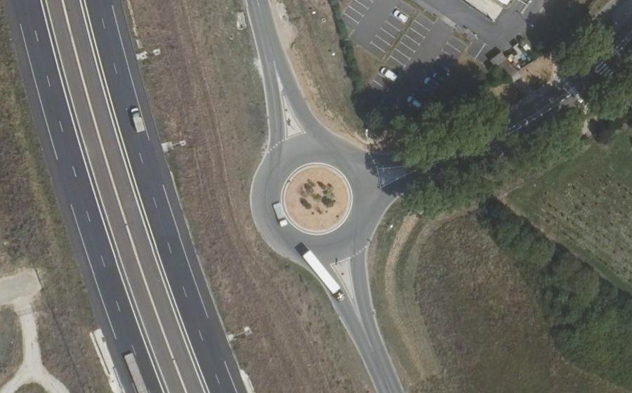 Vue aérienne du Rond-point anonyme n°948460436