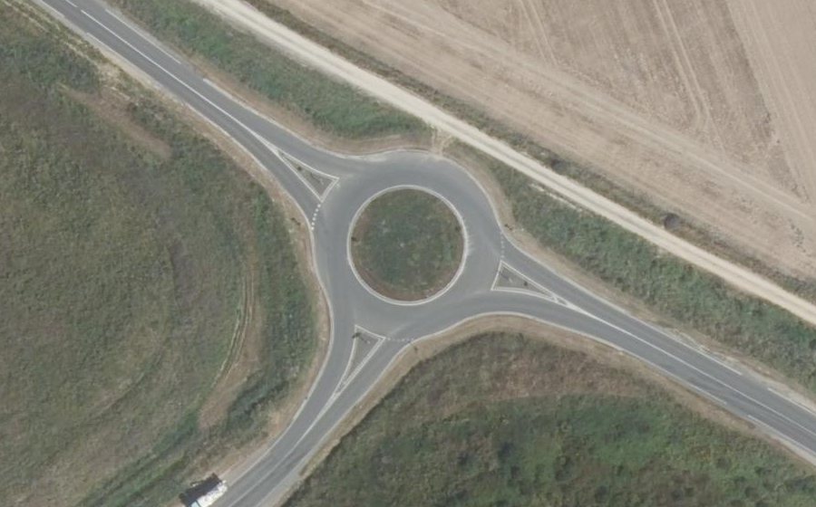 Vue aérienne du Rond-point anonyme n°948460440