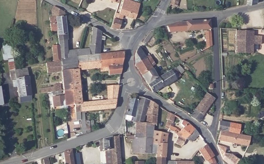 Vue aérienne du Rond-point anonyme n°948593432