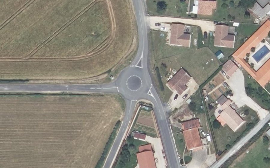 Vue aérienne du Rond-point anonyme n°948599385