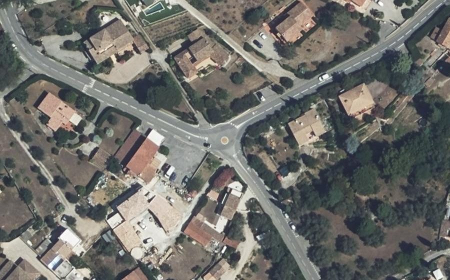 Vue aérienne du Rond-point anonyme n°948608591