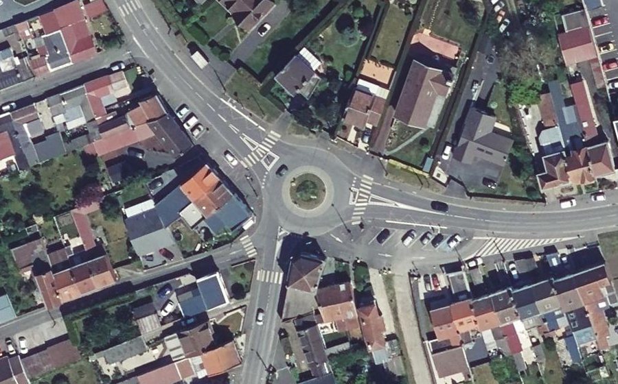 Vue aérienne du Rond-point anonyme n°949489529
