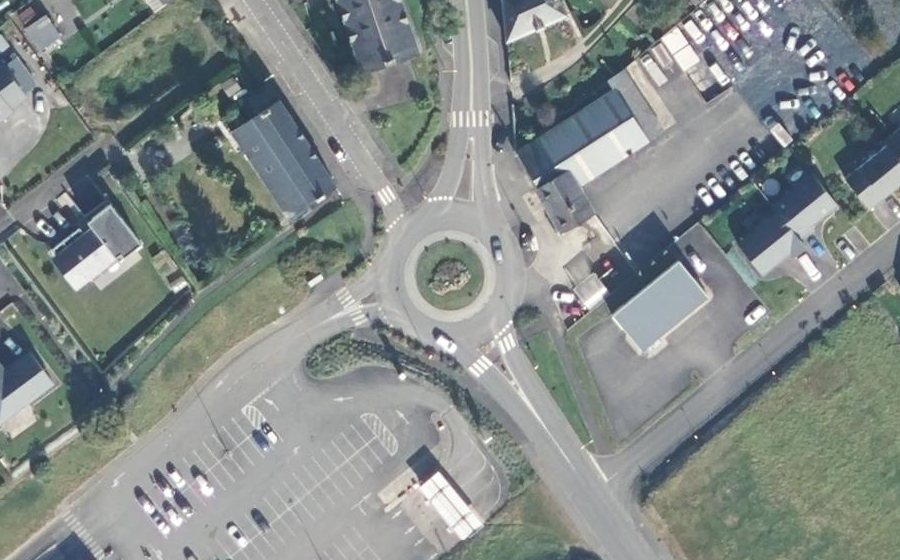 Vue aérienne du Rond-point anonyme n°94991636