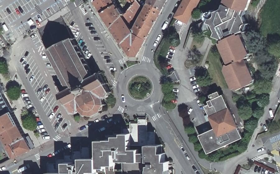 Vue aérienne du Rond-point anonyme n°94992889