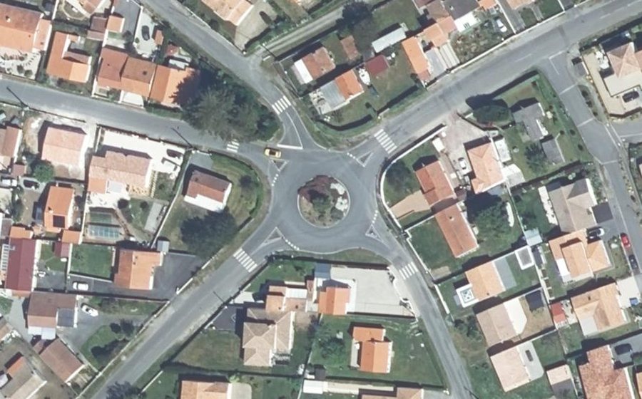 Vue aérienne du Rond-point anonyme n°95029710
