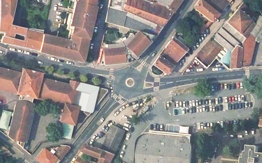 Vue aérienne du Rond-point anonyme n°95063671