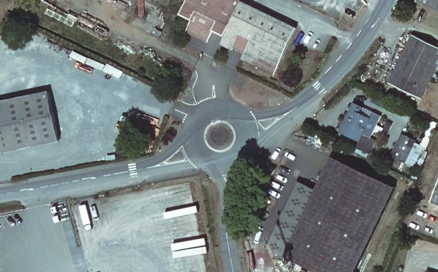 Vue aérienne du Rond-point anonyme n°95097721