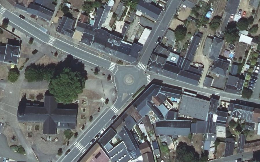 Vue aérienne du Rond-point anonyme n°95097726