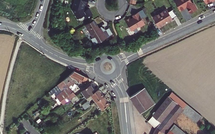Vue aérienne du Rond-point anonyme n°95104633