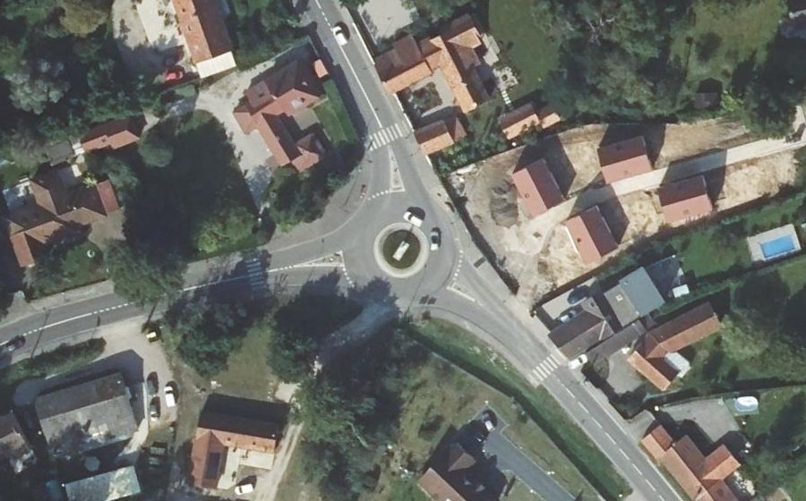 Vue aérienne du Rond-point anonyme n°951243458