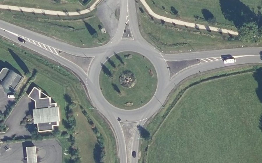 Vue aérienne du Rond-point anonyme n°95125646