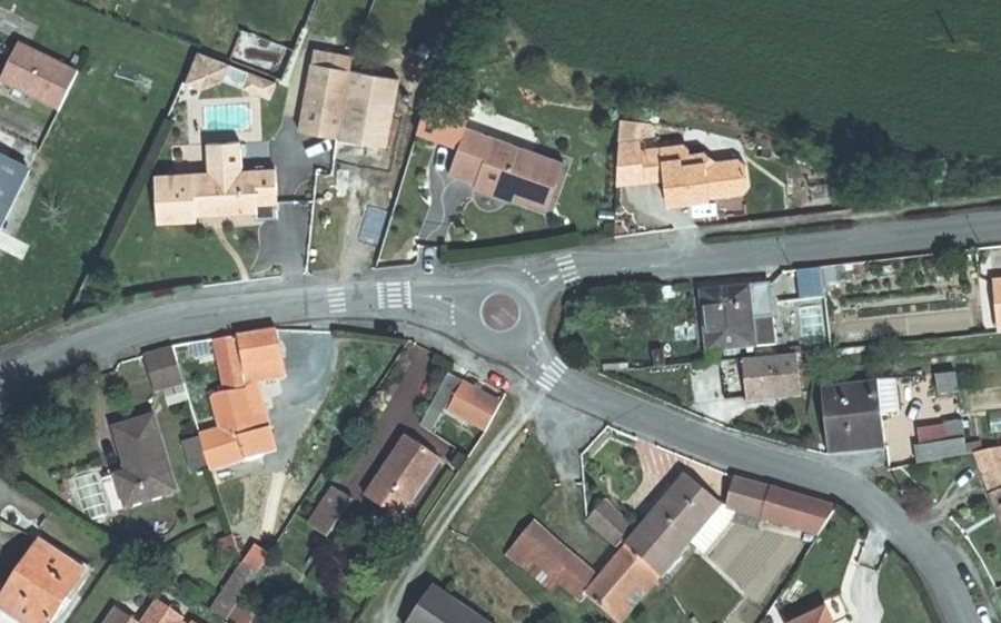 Vue aérienne du Rond-point anonyme n°95143417