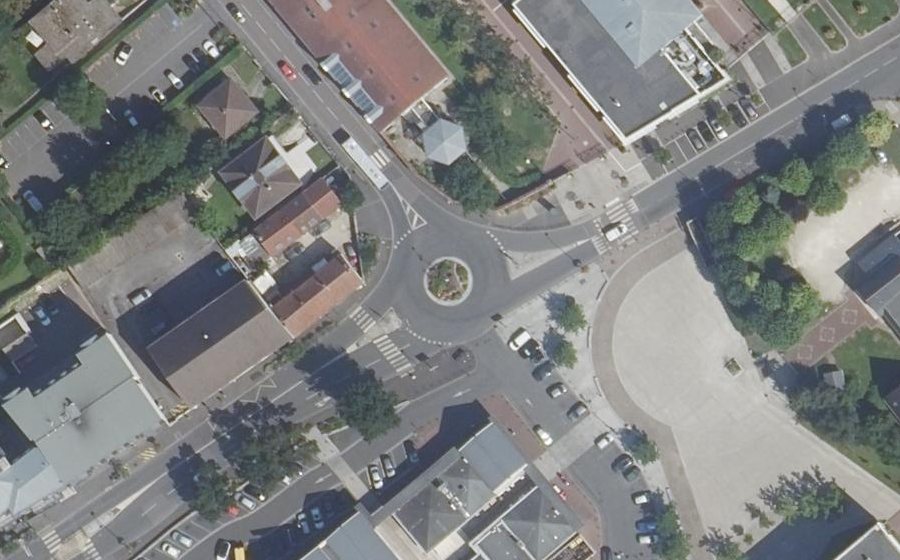 Vue aérienne du Rond-point anonyme n°951479020