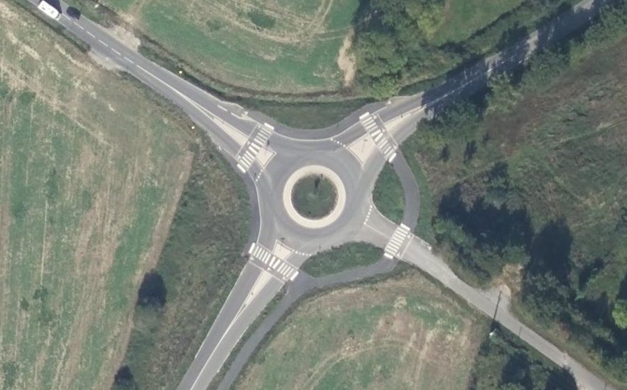 Vue aérienne du Rond-point anonyme n°951509724