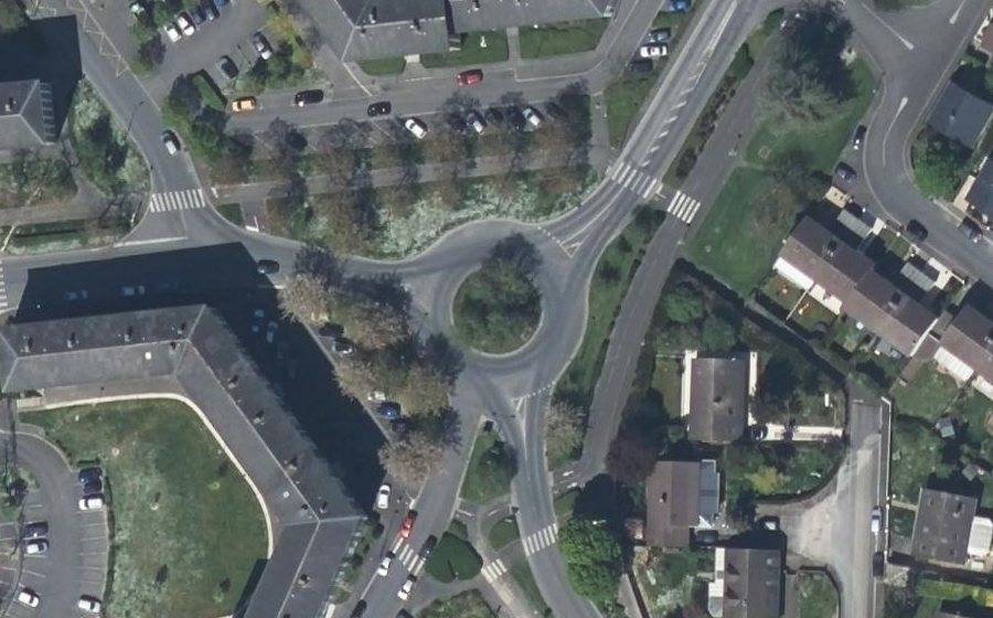 Vue aérienne du Rond-point anonyme n°95164045