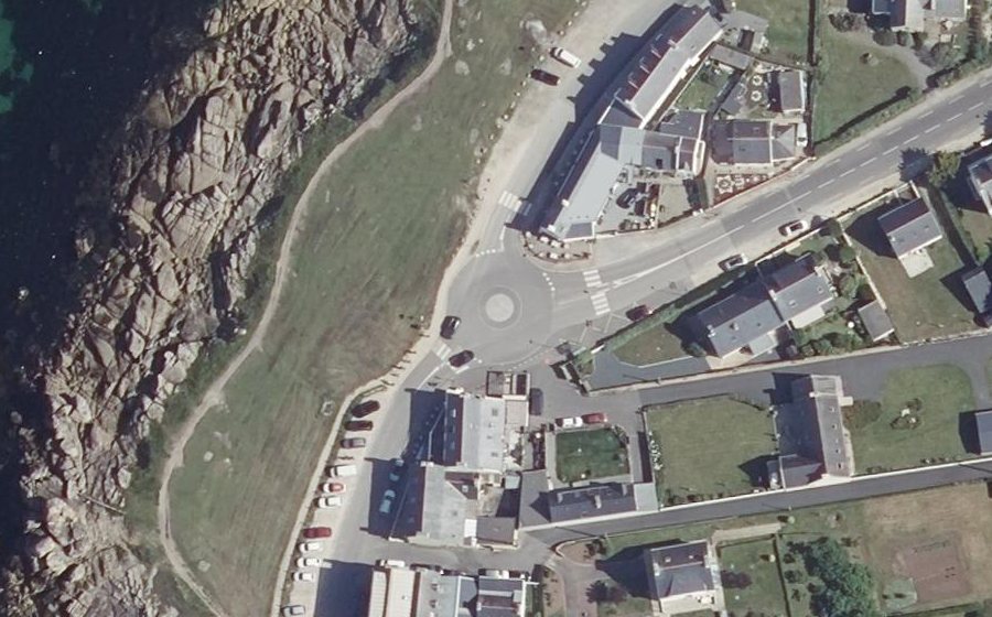 Vue aérienne du Rond-point anonyme n°95164545