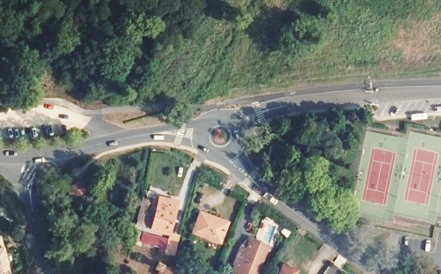 Vue aérienne du Rond-point anonyme n°951734152