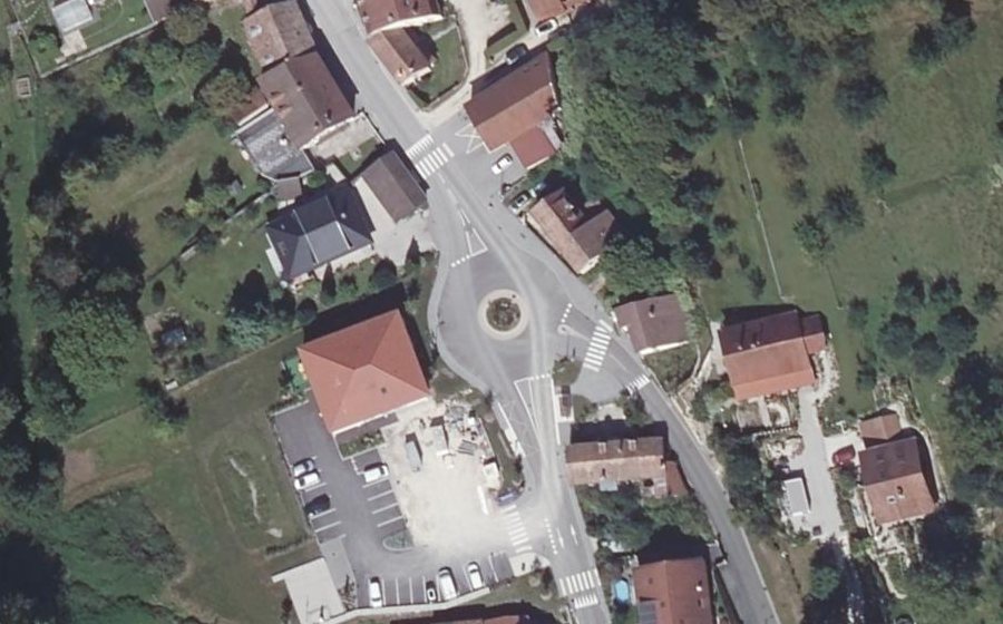 Vue aérienne du Rond-point anonyme n°951974744