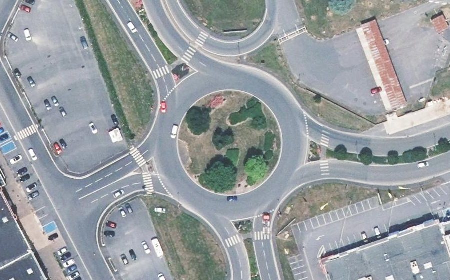 Vue aérienne du Rond-point anonyme n°95204410