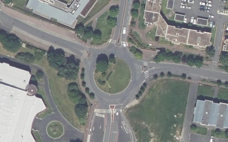 Vue aérienne du Rond-point anonyme n°95209196