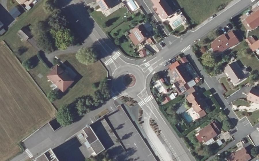Vue aérienne du Rond-point anonyme n°952126146