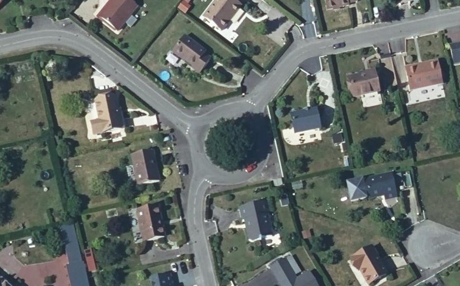 Vue aérienne du Rond-point anonyme n°95214763