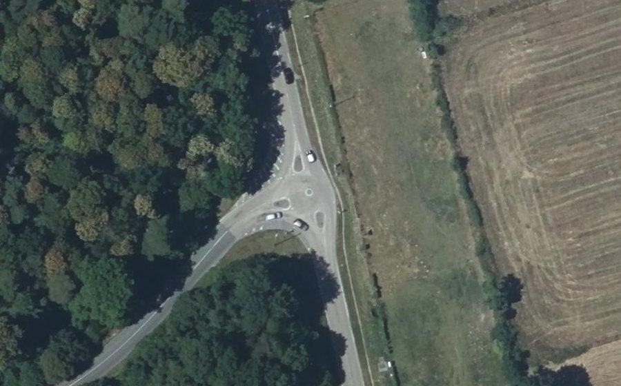 Vue aérienne du Rond-point anonyme n°95214775