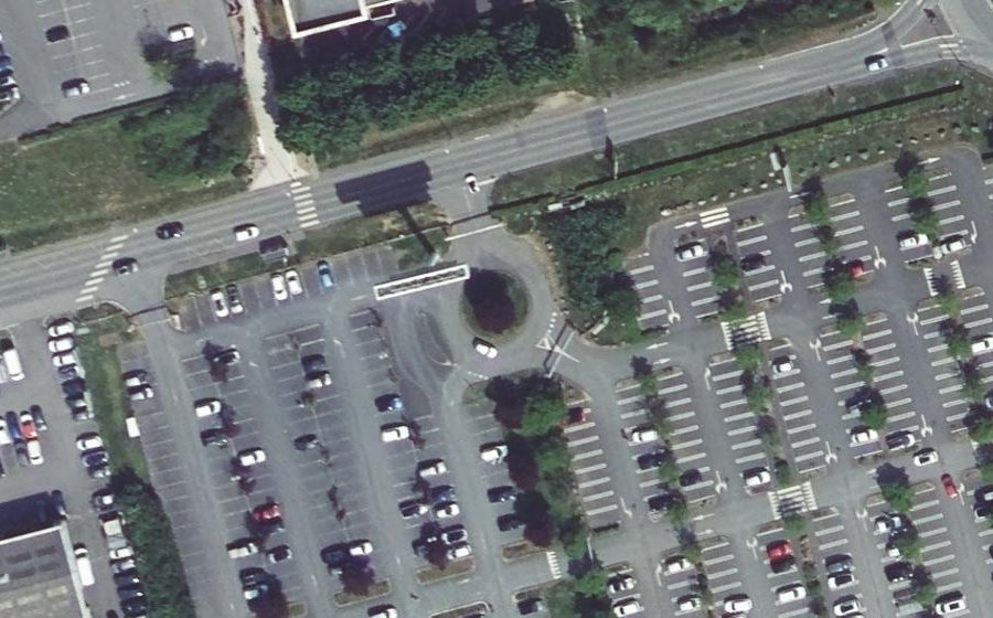 Vue aérienne du Rond-point anonyme n°95232321