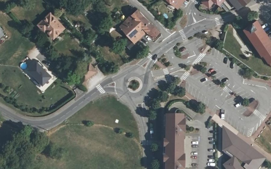 Vue aérienne du Rond-point anonyme n°95237871