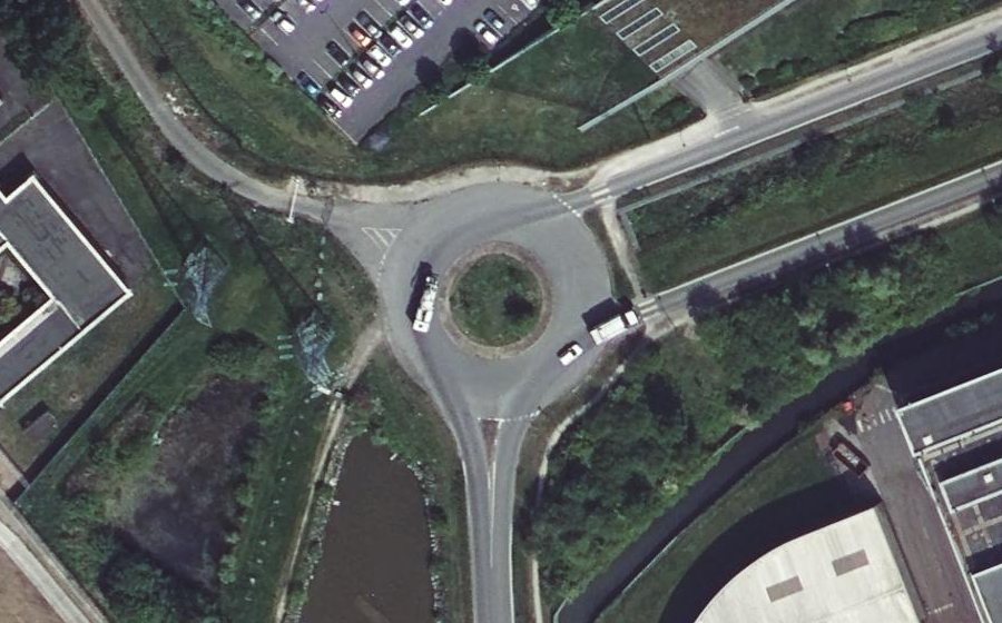 Vue aérienne du Rond-point anonyme n°95242611