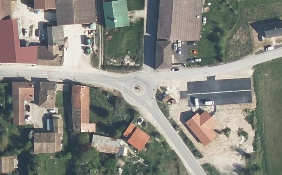 Vue aérienne du Rond-point anonyme n°95272984