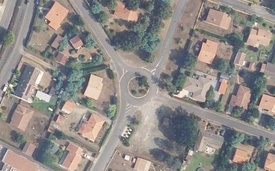 Vue aérienne du Rond-point anonyme n°95279257