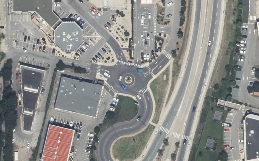 Vue aérienne du Rond-point anonyme n°95304183